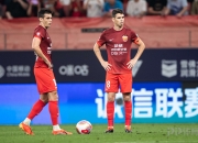 开云平台-足球顶级职业比赛紧随门，球队追求荣誉巅峰的简单介绍