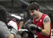 开云体育官方网站-加拿大拳击手力挽狂澜