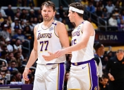 开云体育-塞尔维亚男篮鏖战雄鹿，波尔津吉斯高光表现的简单介绍