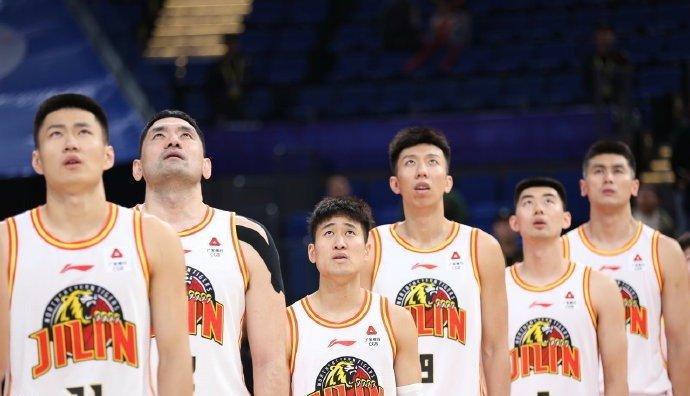 包含吉林男篮备战季后赛，披挂上阵全力以赴的词条