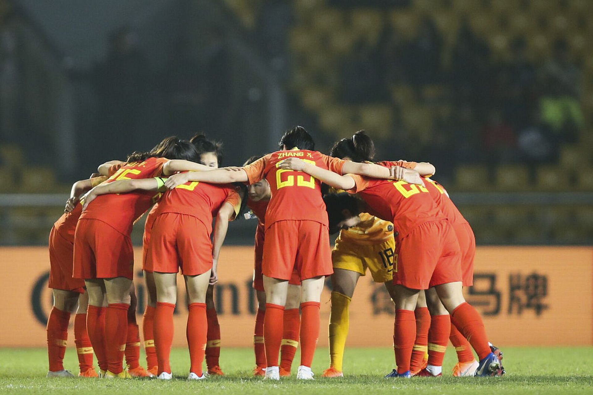 女足比赛中球队全力以赴,争取成功 女足比赛中球队全力以赴,争取成功