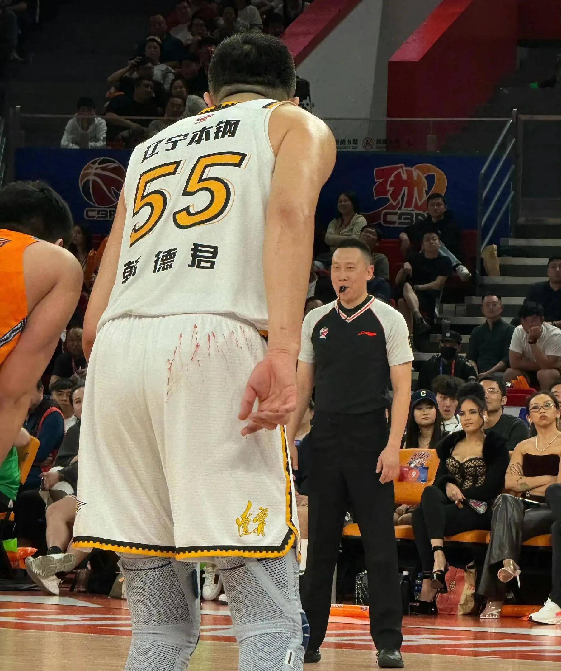 辽宁男篮继续保持不败战绩，提升联赛排名的简单介绍