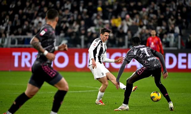 足坛盛事:场上豪强搏命争夺胜利荣誉的简单介绍 足坛盛事:场上豪强搏命争夺胜利荣誉的简单介绍