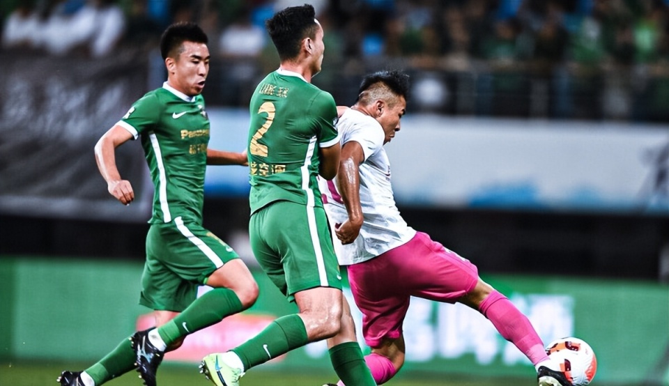 包含杭州绿城队逼平上海申花队,保持不败势头的词条 包含杭州绿城队逼平上海申花队,保持不败势头的词条