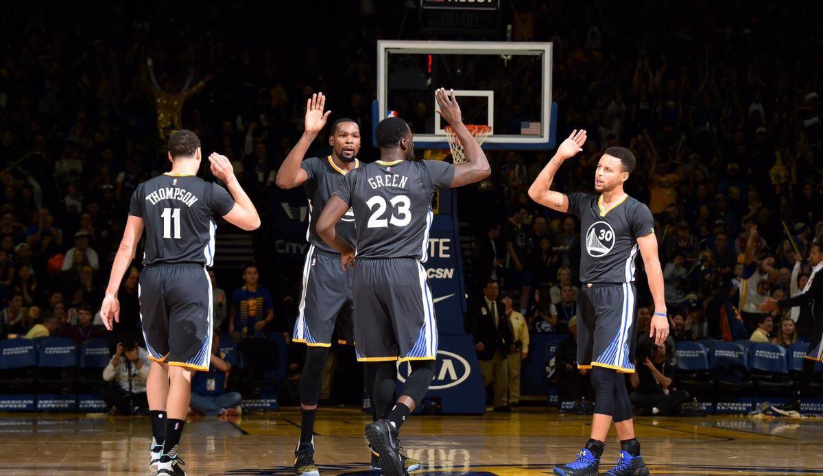 包含勇士迎来连胜，库里复出助球队取得关键胜利的词条