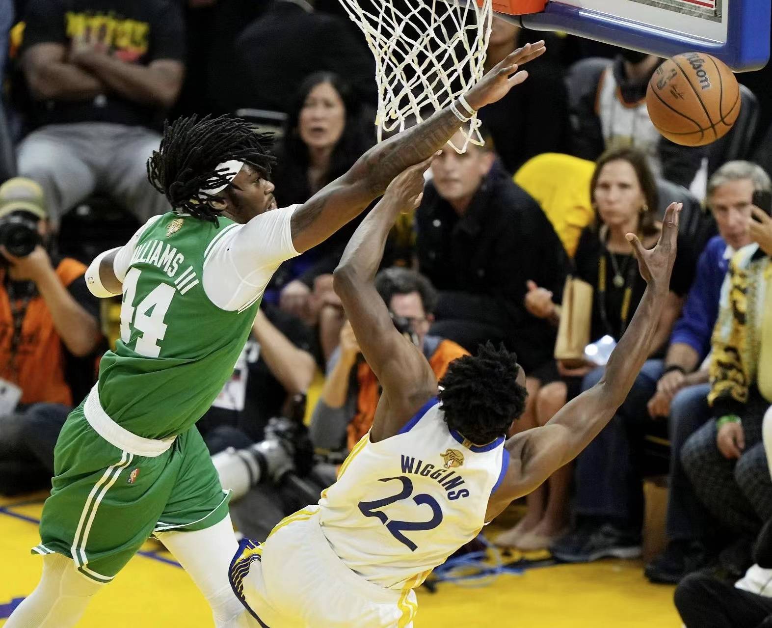 开拓者队意外惨败前景蒙上阴影的简单介绍 开拓者队意外惨败前景蒙上阴影的简单介绍