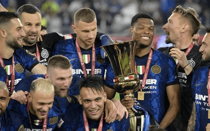 AC米兰主场大胜乌迪内斯，继续领跑积分榜的简单介绍