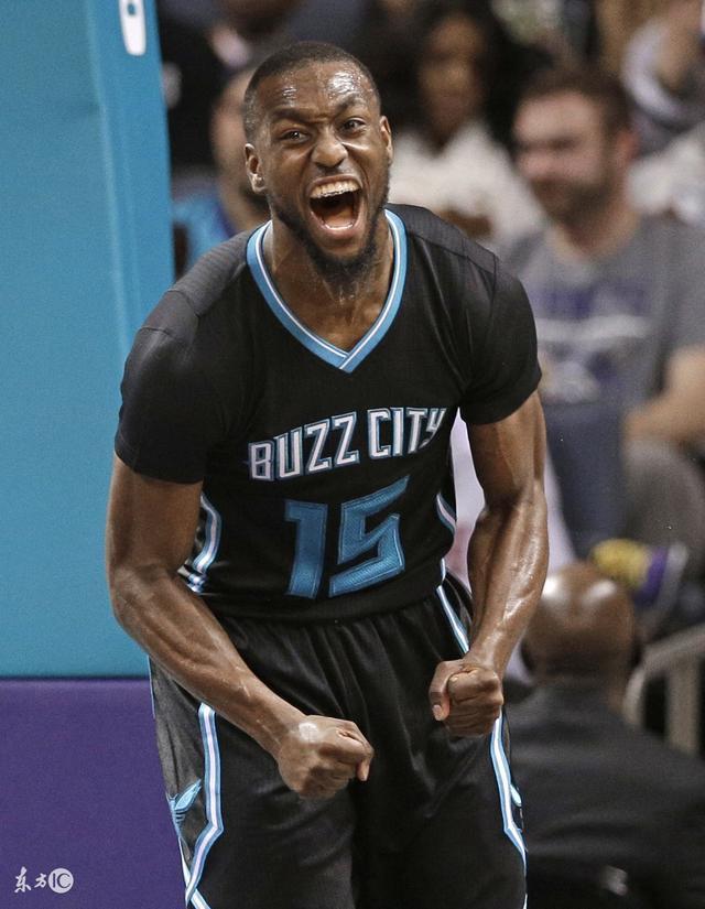 沃尔夫斯堡防守失误频频,引发球迷热议的简单介绍 沃尔夫斯堡防守失误频频,引发球迷热议的简单介绍