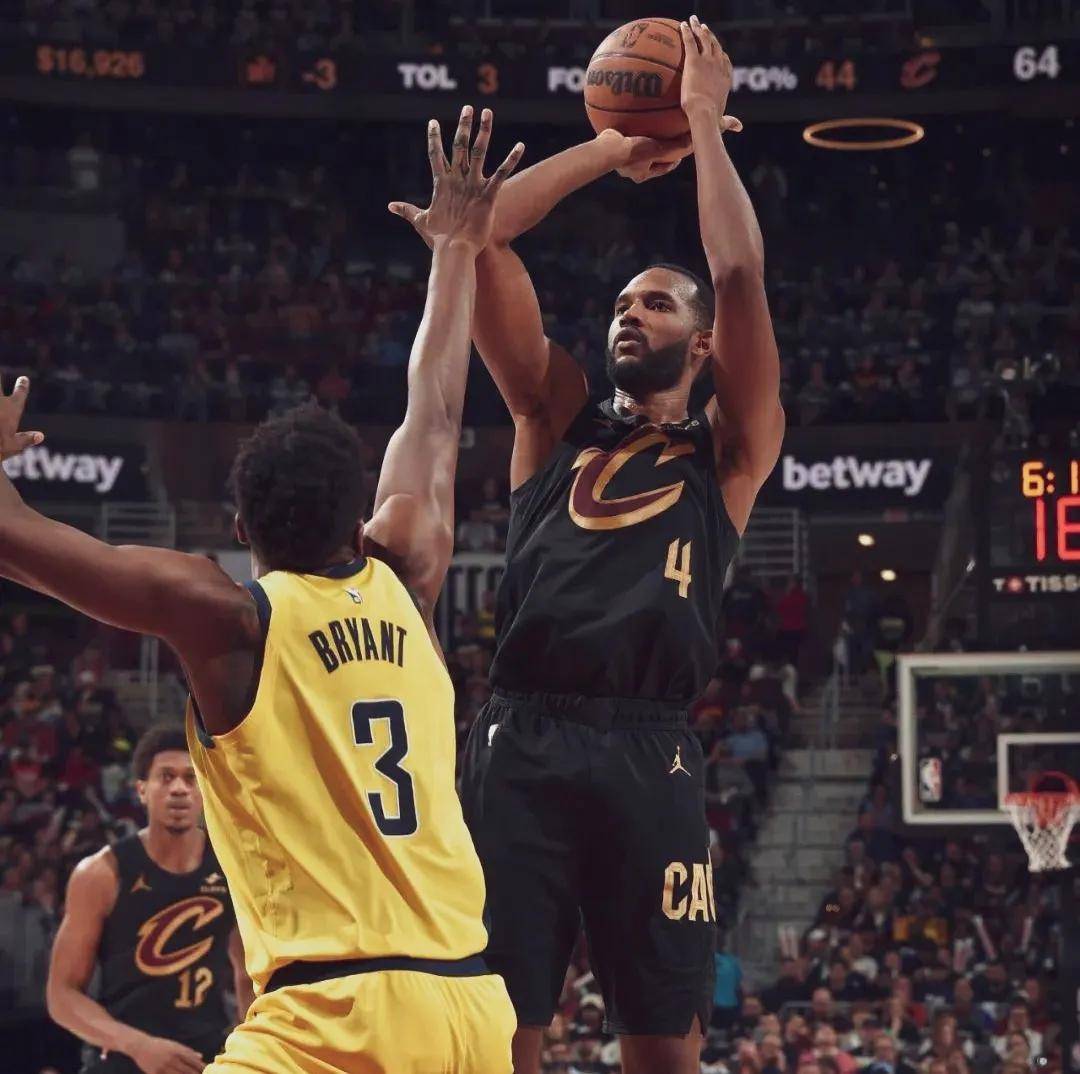 包含步行者的致命失误人三分球连续命中逆转比分的词条