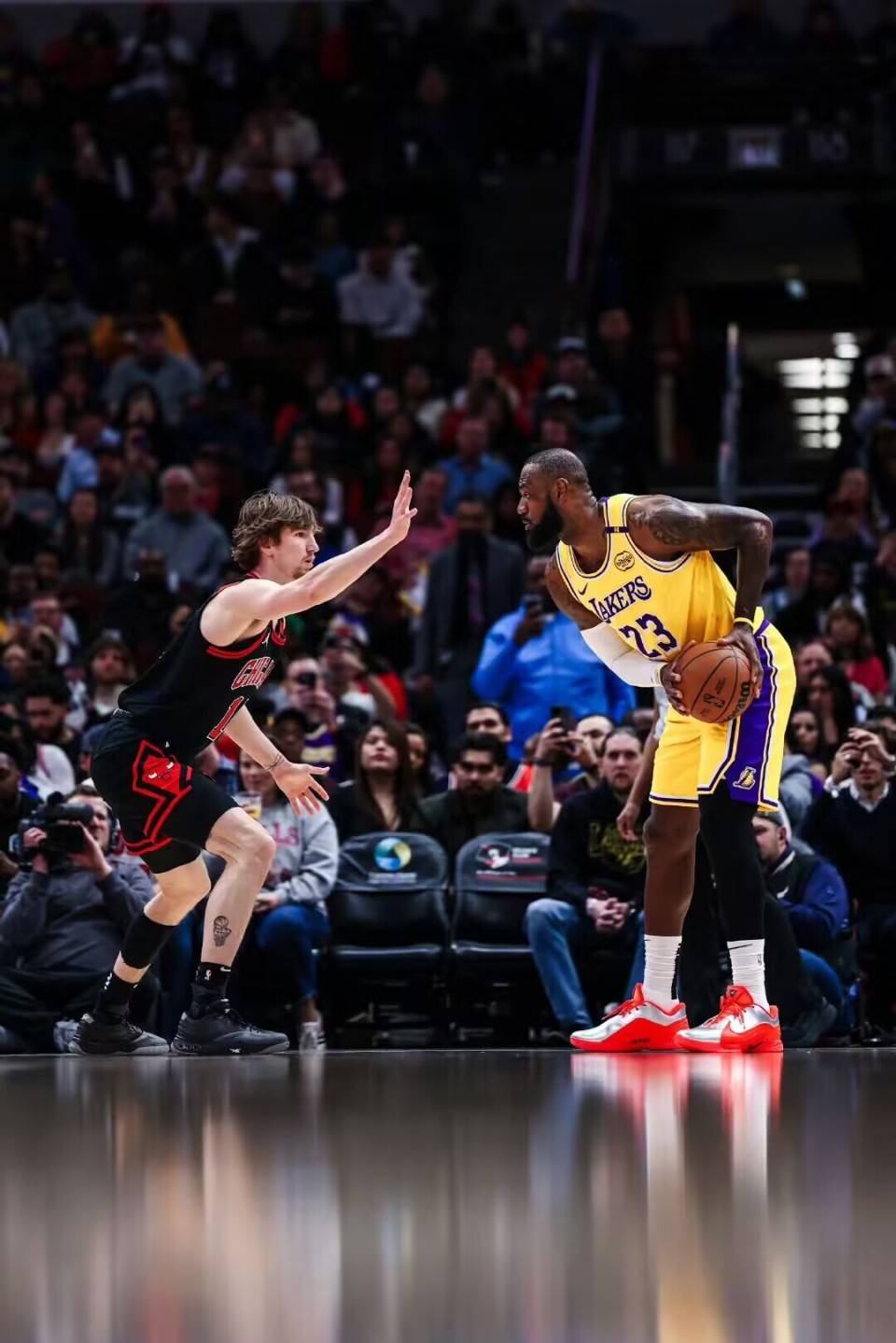 包含步行者的致命失误人三分球连续命中逆转比分的词条