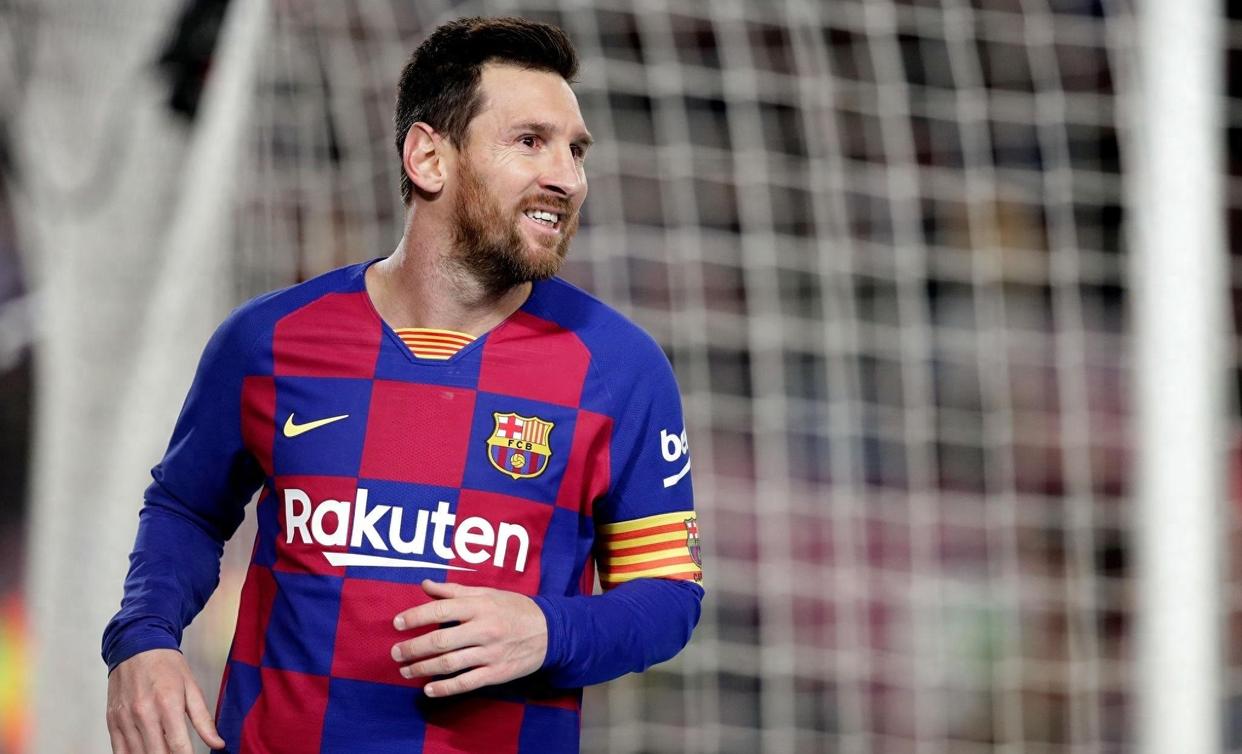 关于梅西梅开二度，助巴黎在欧冠小组出线的信息