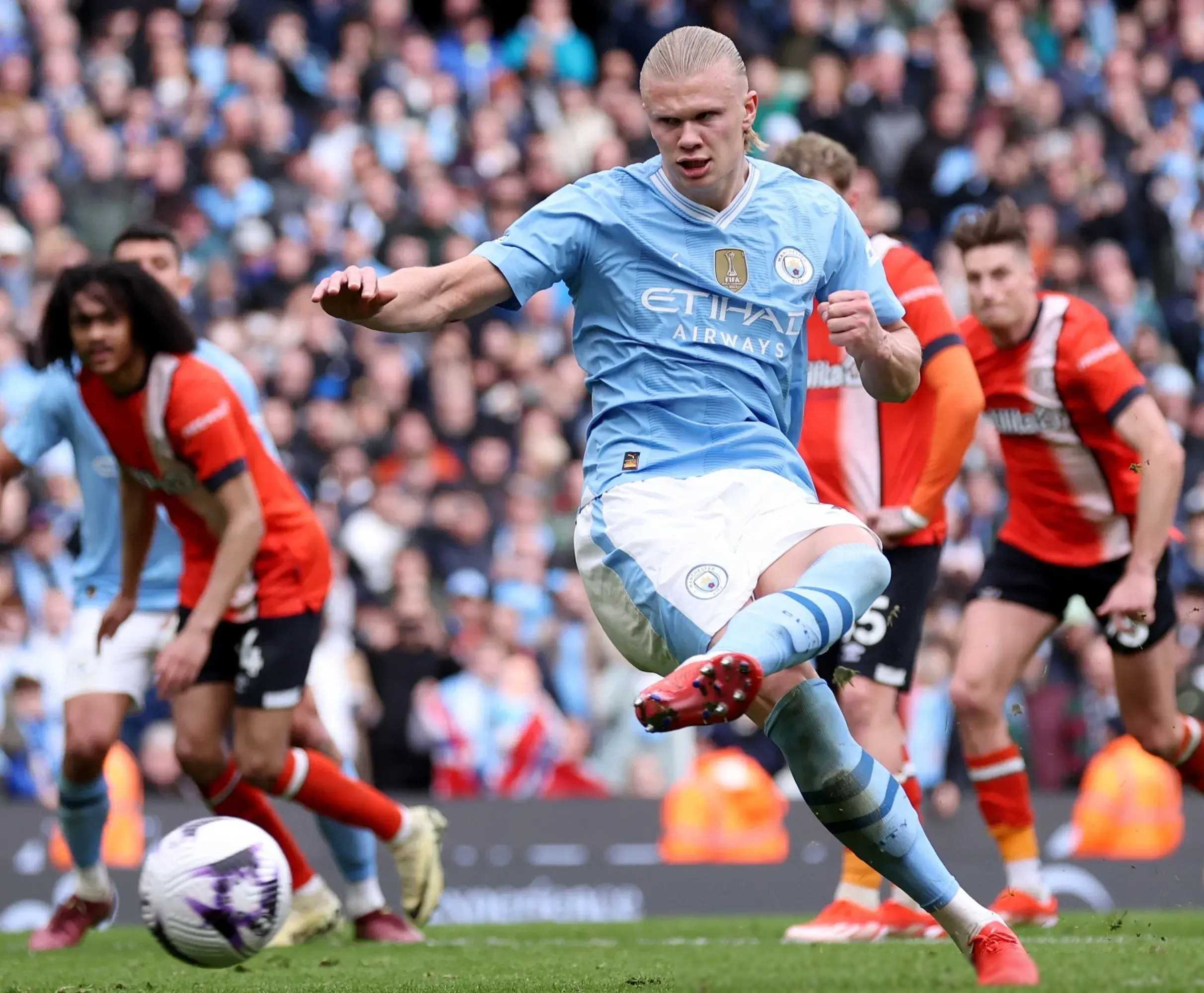 曼城迎战巴黎，精彩对决值得期待