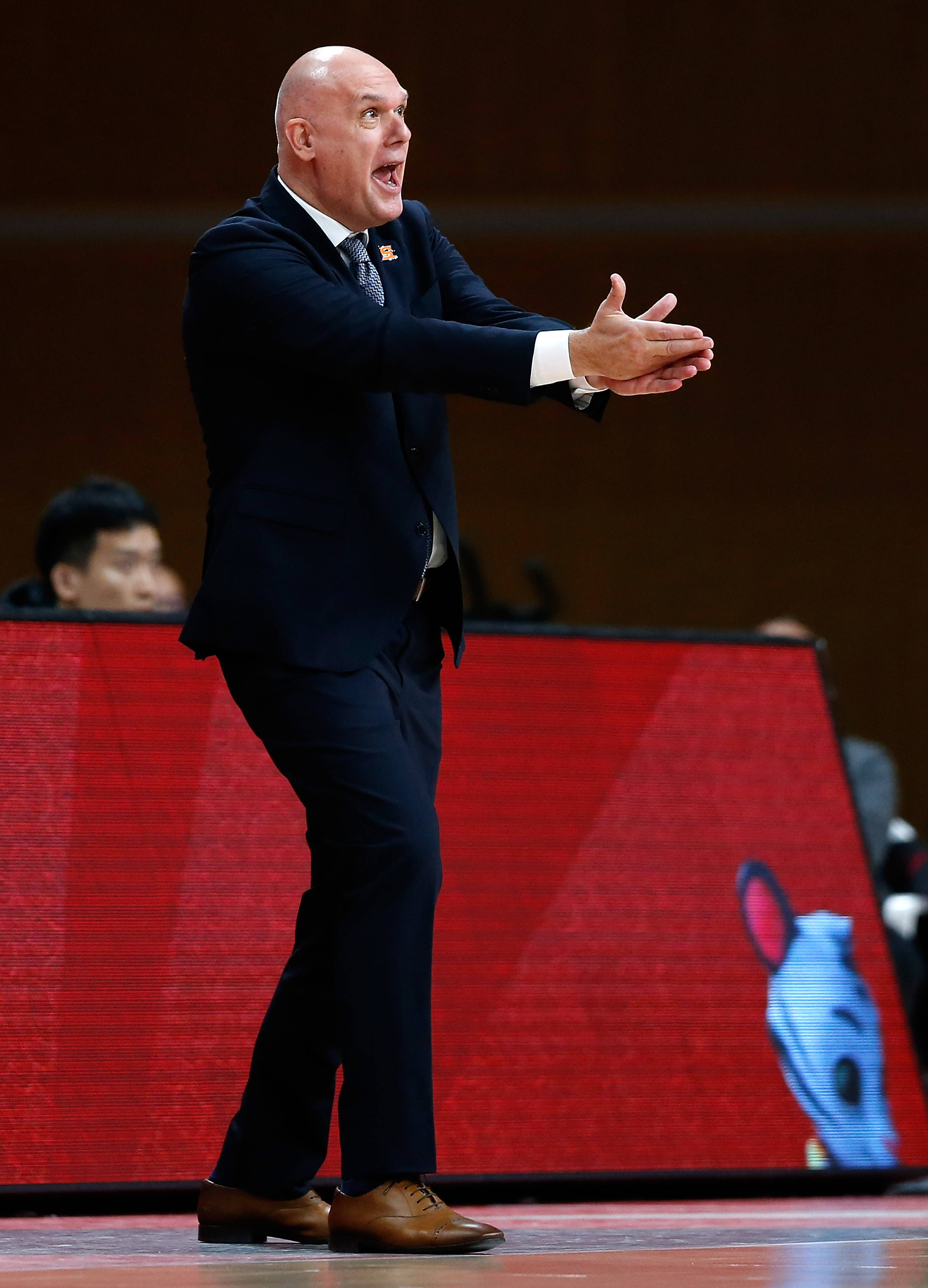 包含球队主教练的话语引发球迷热议的词条 包含球队主教练的话语引发球迷热议的词条