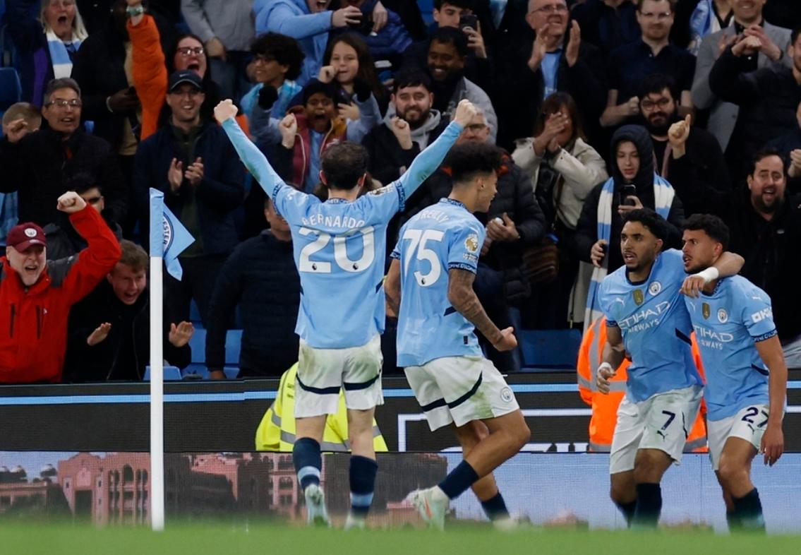 曼城逆转胜利,反超对手领跑积分榜 曼城逆转胜利,反超对手领跑积分榜