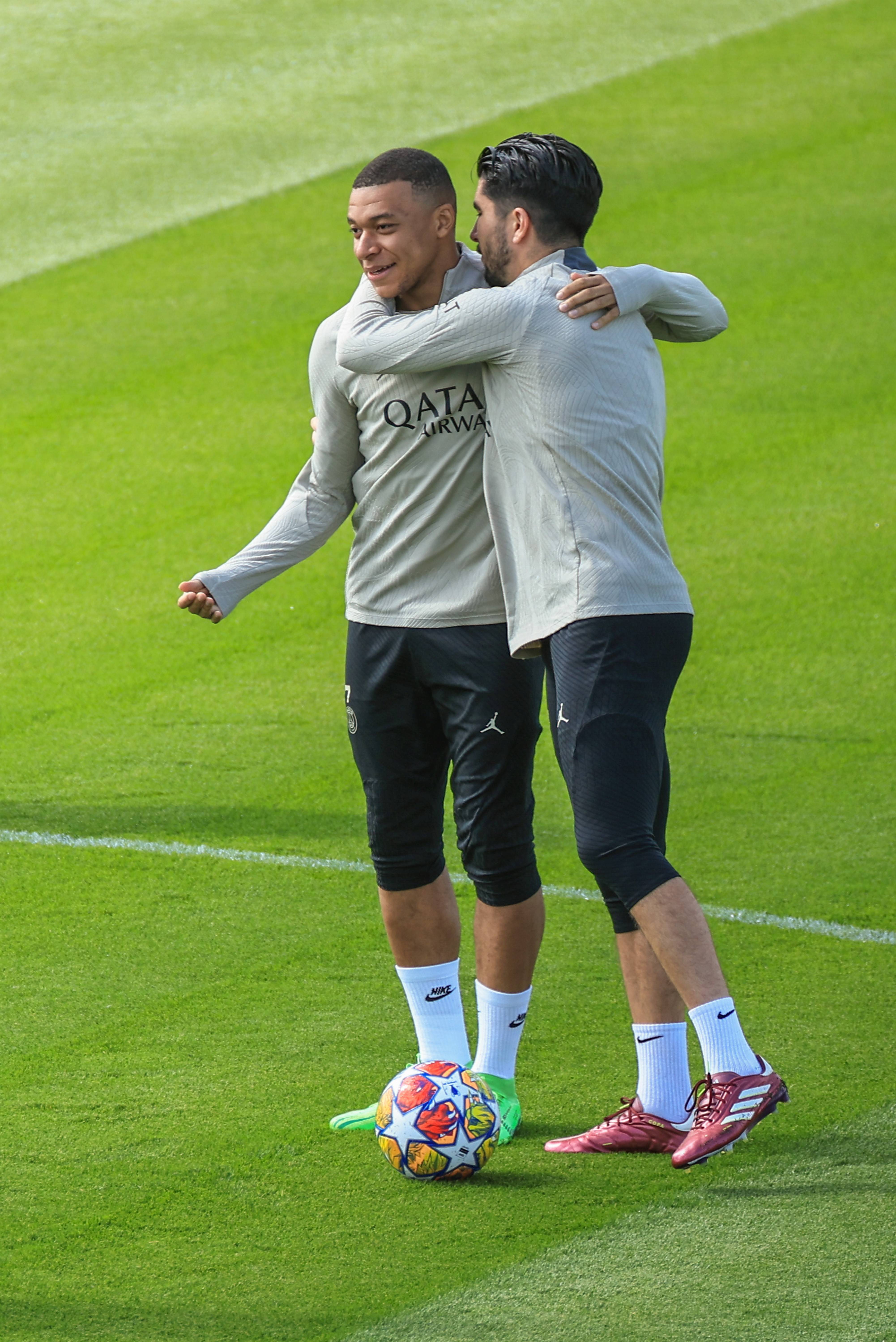 包含国际足球盛宴将上演,球员备战全神的词条 包含国际足球盛宴将上演,球员备战全神的词条