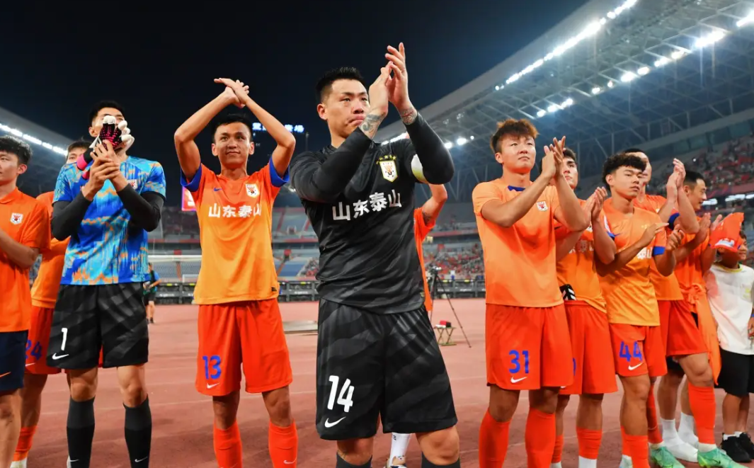 球队在锦标赛中夺得冠军头衔 球队在锦标赛中夺得冠军头衔