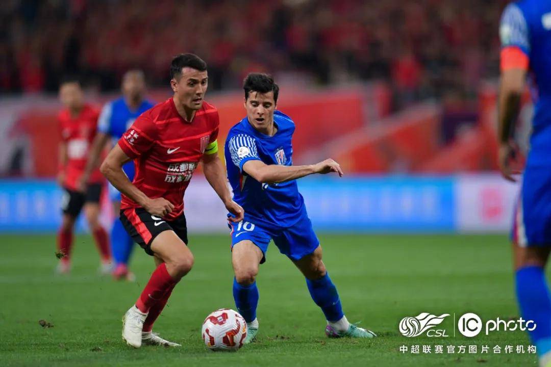 包含上海申花队备战黑龙江队，拼搏向前的词条