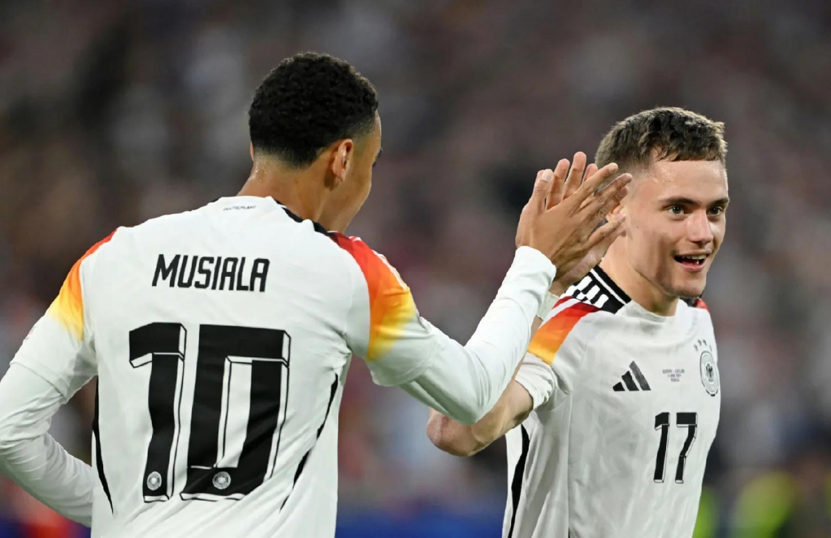 苏格兰队在比赛中展现出团队合作的精神 苏格兰队在比赛中展现出团队合作的精神