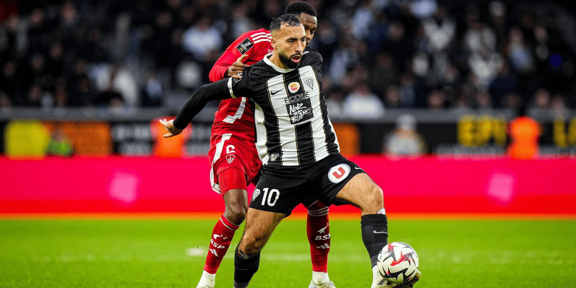 包含里昂豪取主场胜利，球队士气大涨的词条