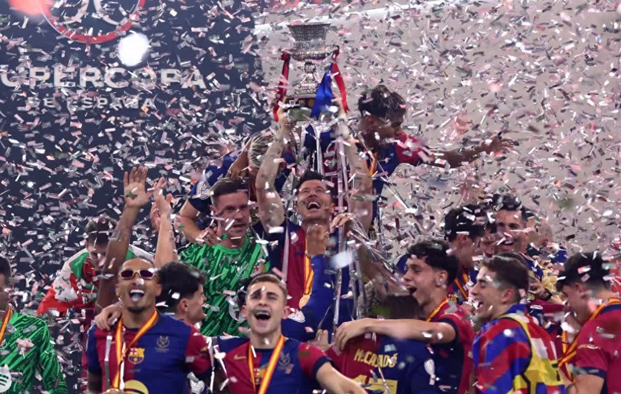 包含巴黎圣日耳曼客场大胜罗马尼亚球队，取得胜利的词条