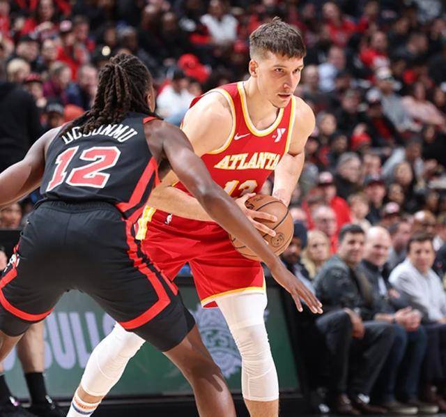 老鹰大翻盘,击败公牛取得胜利 老鹰大翻盘,击败公牛取得胜利