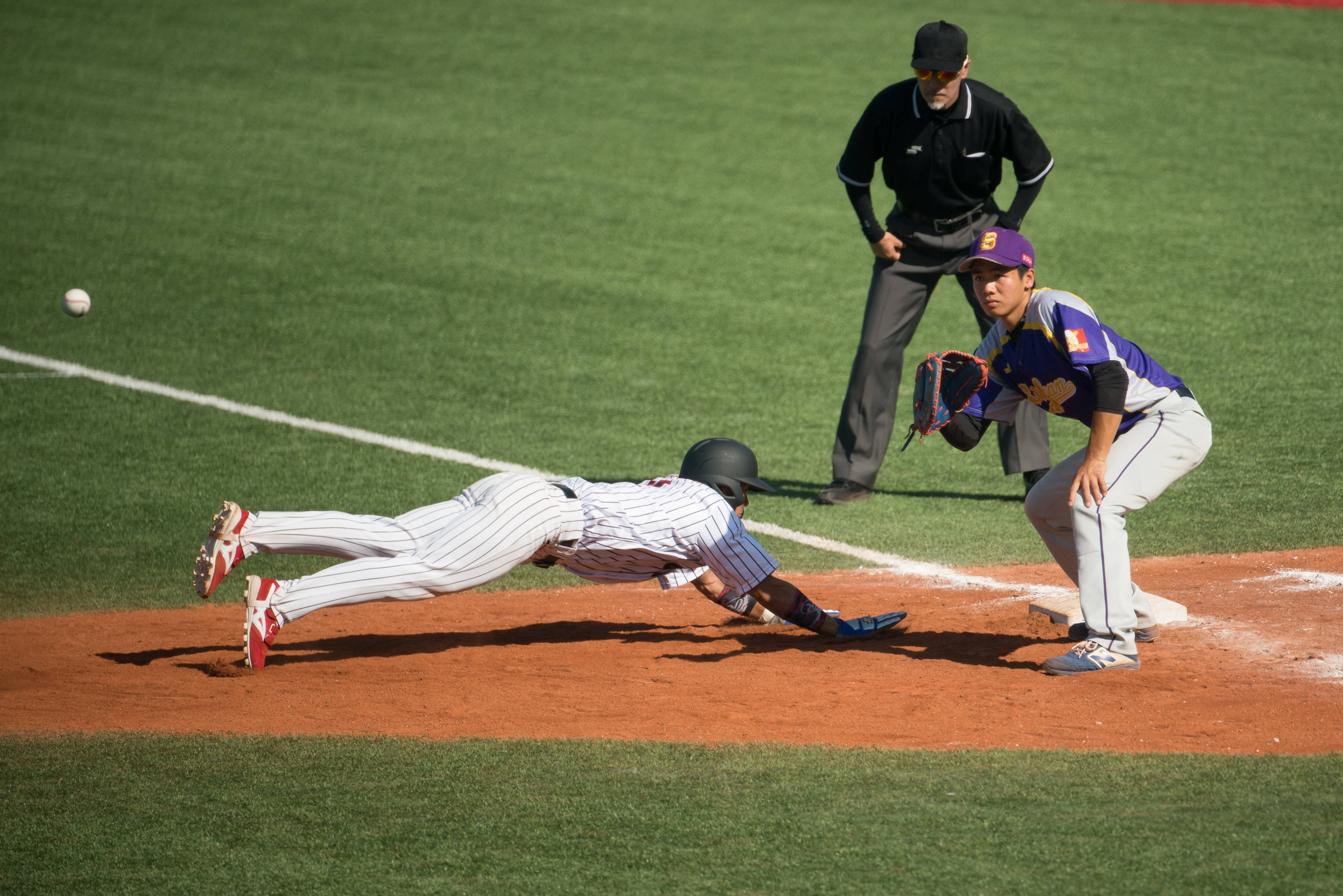 棒球比赛竞争激烈，优胜者尽显实力