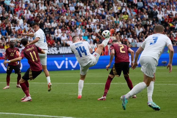 西班牙队无缘欧预赛决赛,球迷情绪低落的简单介绍 西班牙队无缘欧预赛决赛,球迷情绪低落的简单介绍