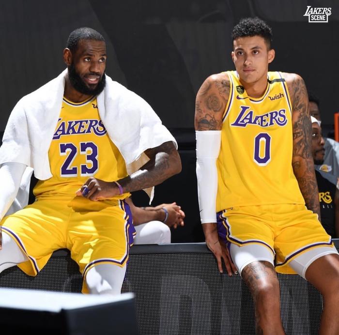 高尔夫赛事中湖人战胜对手成功晋级