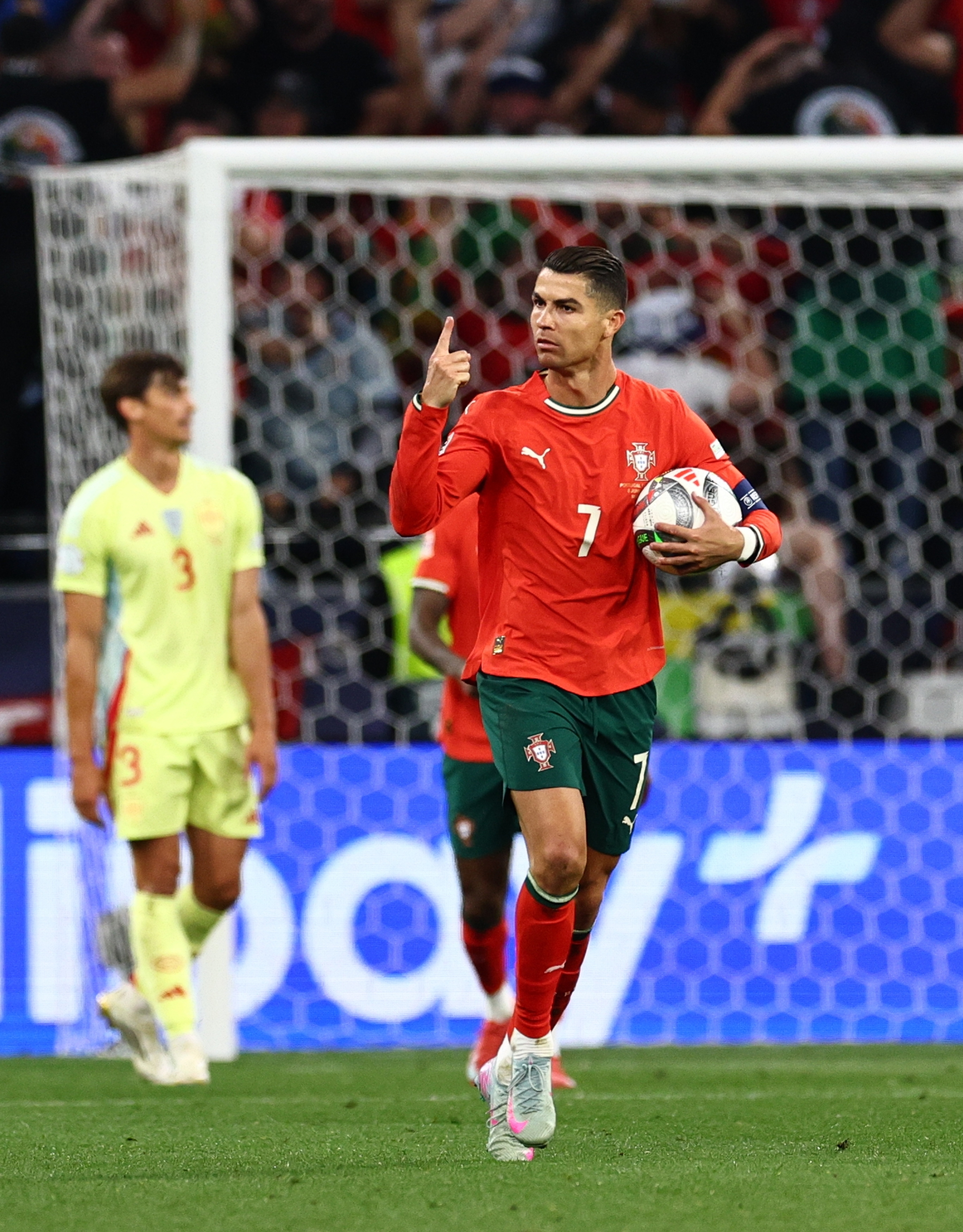 荷兰与葡萄牙国家队的比赛备受球迷瞩目