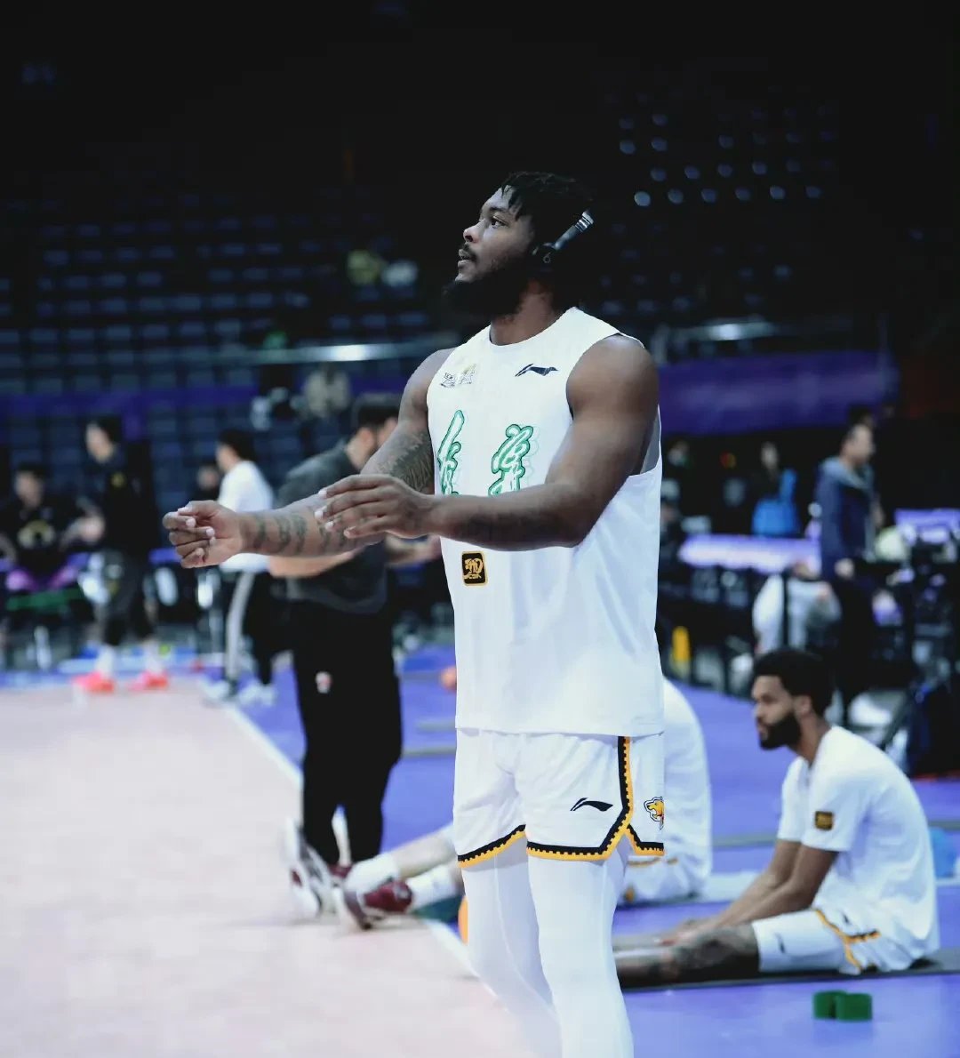 包含辽宁客场战胜对手，展现出强大实力的词条