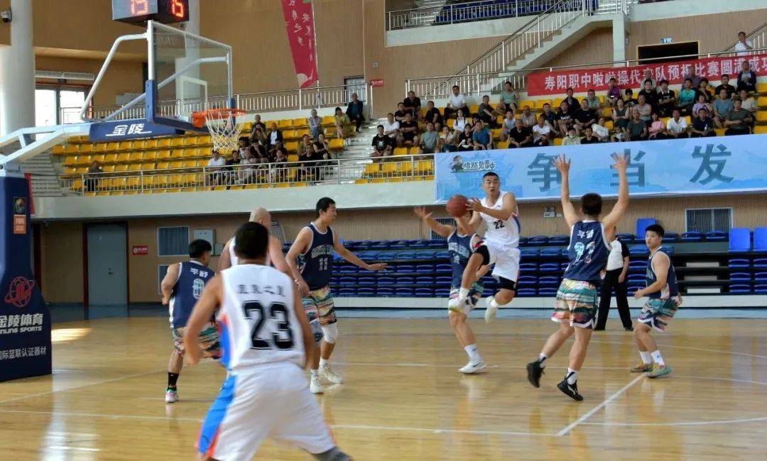 队伍士气昂扬，观众热情高涨，场场篮球赛事都让人血脉喷张的简单介绍