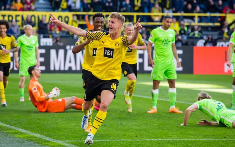 多特蒙德逆袭晋级，强势进军半决赛的简单介绍