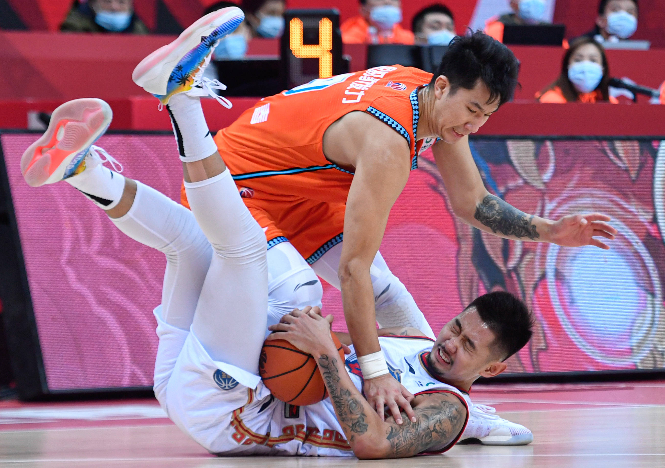 深圳队主场不敌强敌，遭遇双杀