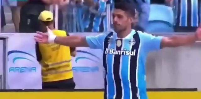 安徽九方后卫抢断成功,助球队稳住比分 安徽九方后卫抢断成功,助球队稳住比分