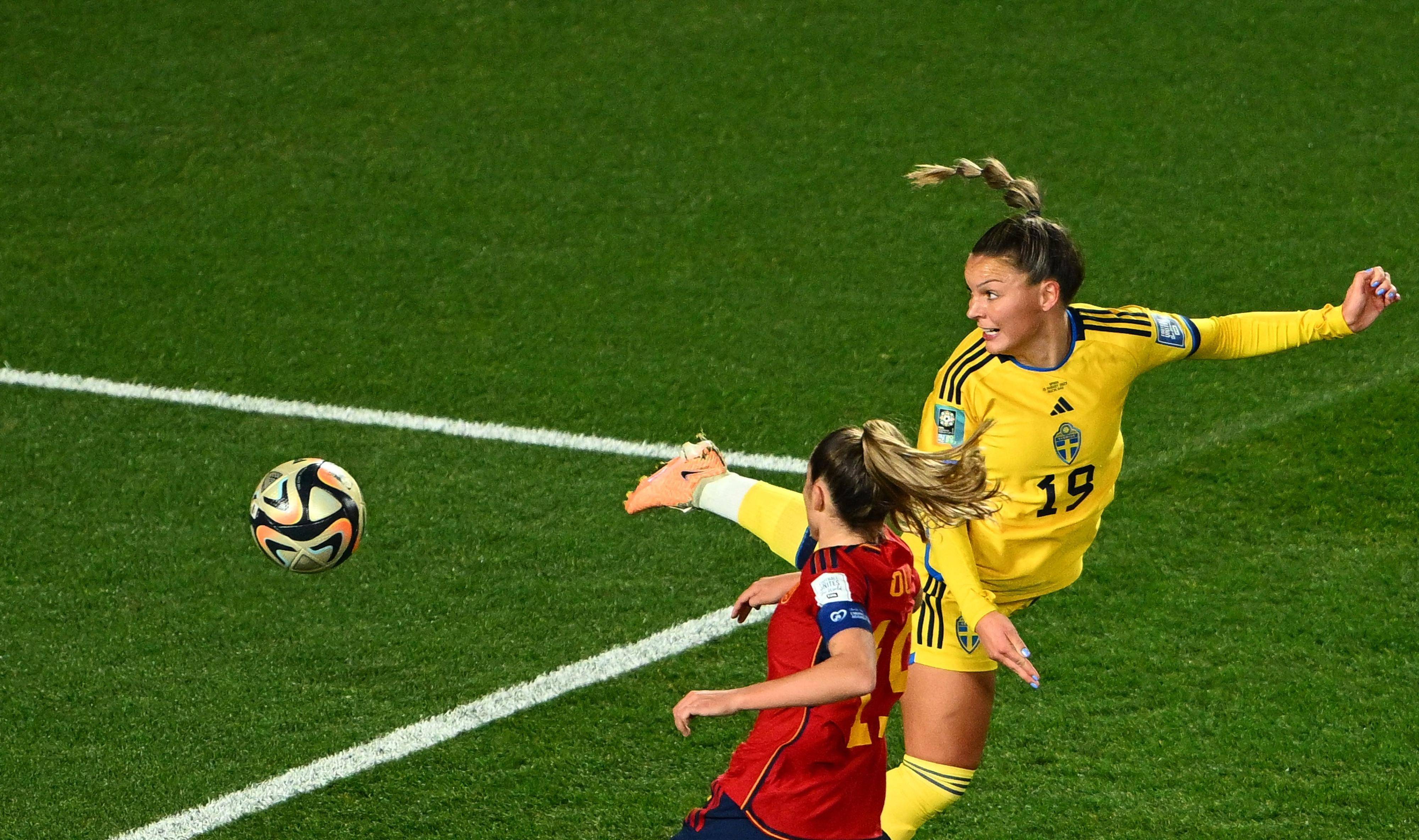 世界足球赛场上,女性球员风采不减 世界足球赛场上,女性球员风采不减