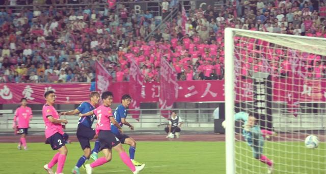 联赛赛场上球队实力对决,精彩纷呈 联赛赛场上球队实力对决,精彩纷呈