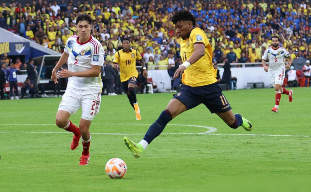 厄瓜多尔队战胜智利队,激动晋级国际杯半决赛! 厄瓜多尔队战胜智利队,激动晋级国际杯半决赛!