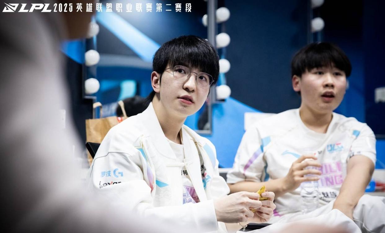 TES绝杀BLG,Doinb操刀奇招英雄翻盘淘汰赛3:1(首尔) TES绝杀BLG,Doinb操刀奇招英雄翻盘淘汰赛3:1(首尔)