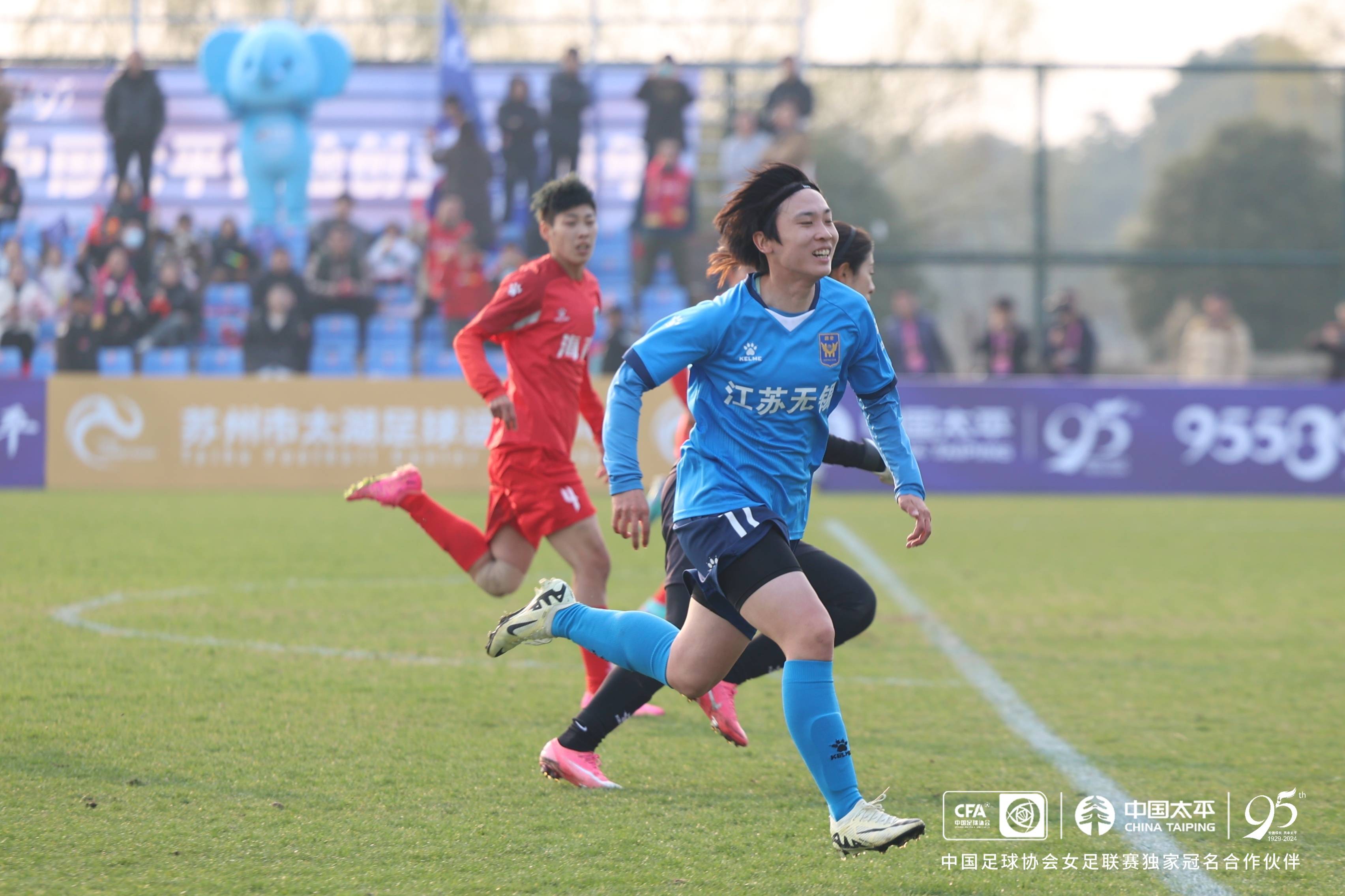 华丽进球!女足选手在国际赛场上闪耀 华丽进球!女足选手在国际赛场上闪耀